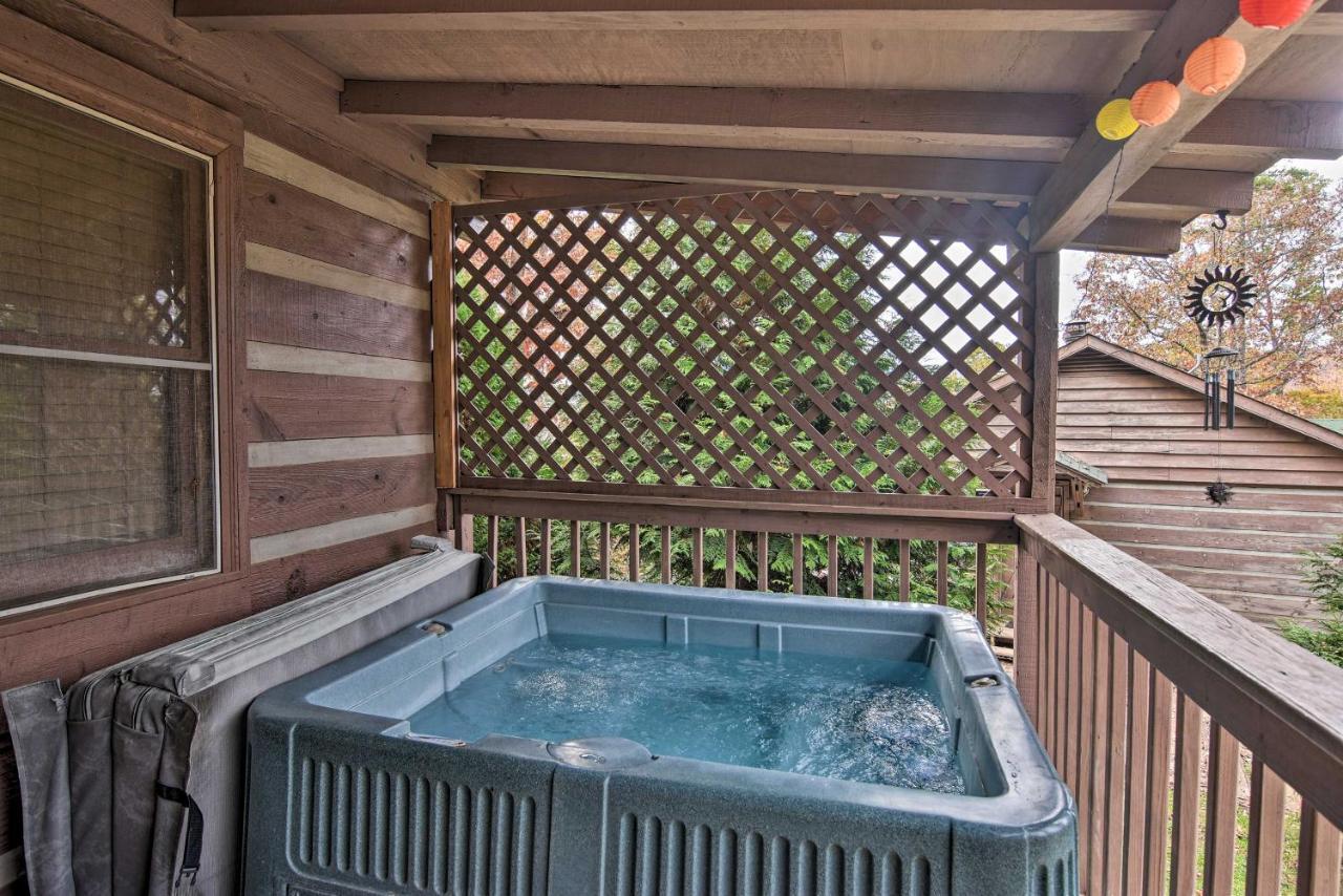 Villa Cozy Cabin With Hot Tub And Smoky Mountain Views! Bryson City Exterior foto